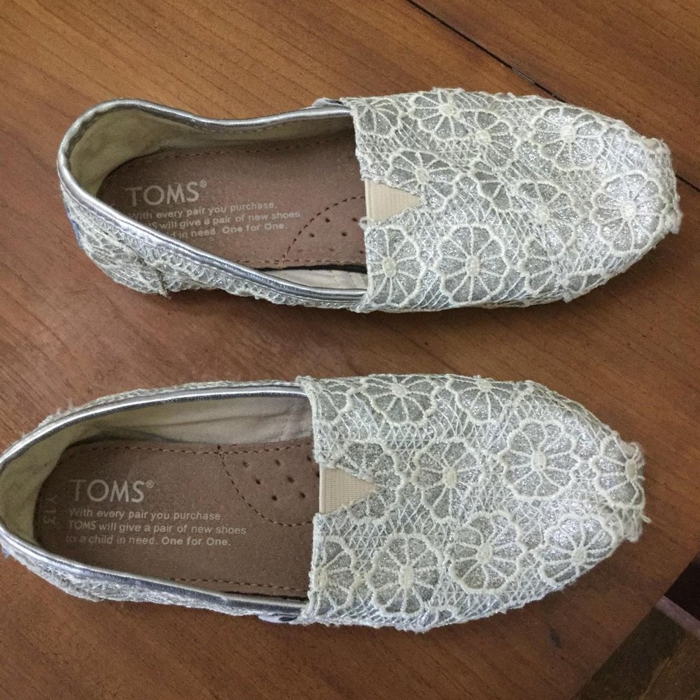 TOMS - Y13 - Silver Sparkle Lace